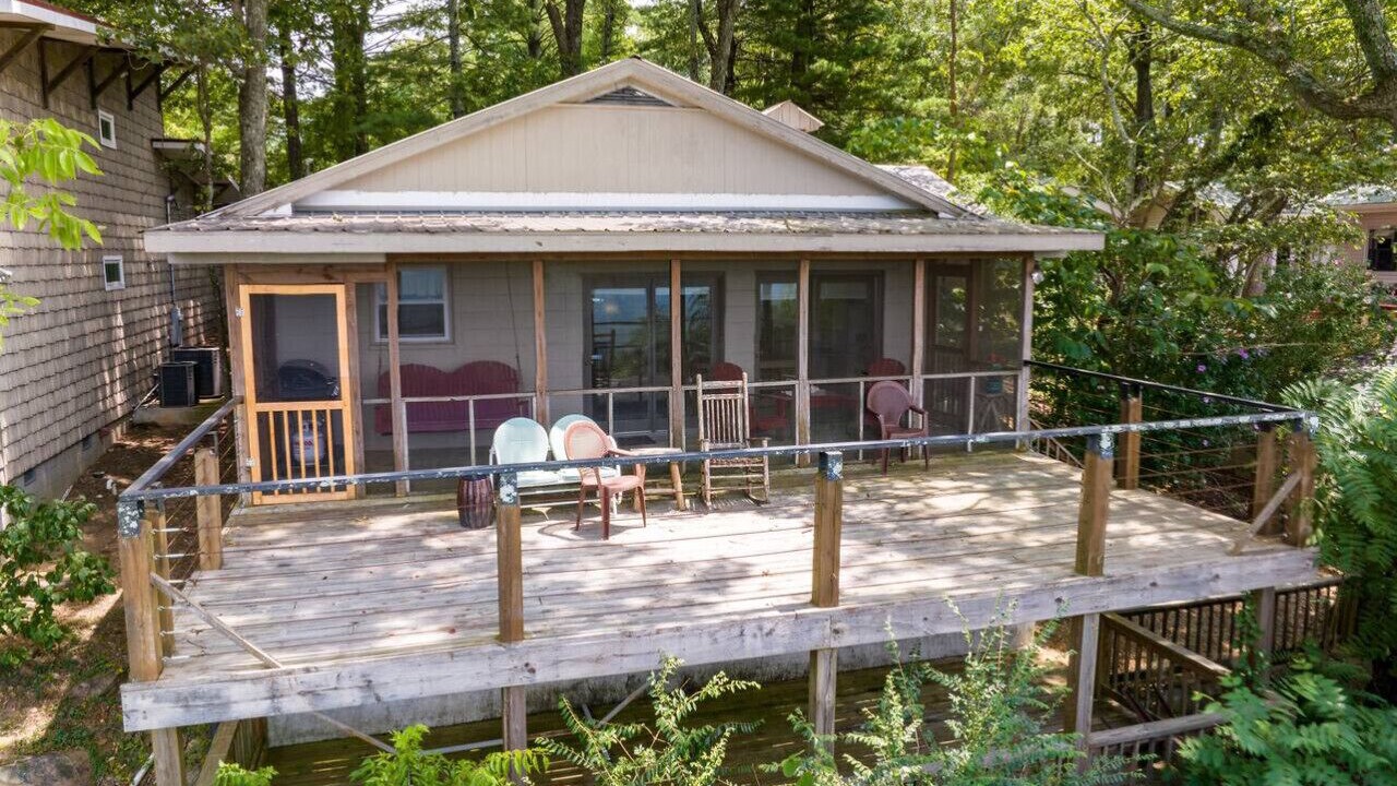Photo of Patio Balcony in Valley Head