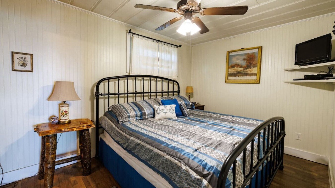 Photo of Bedroom in Valley Head