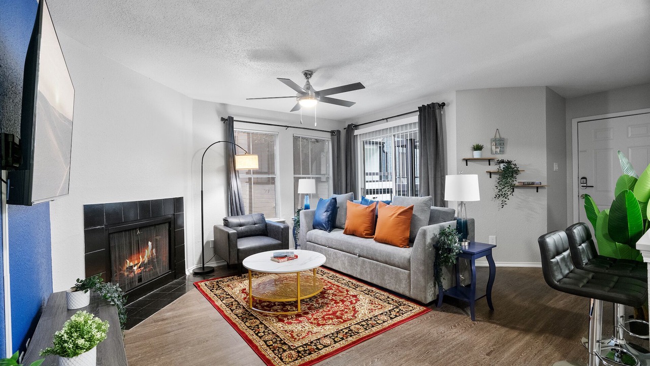 Photo of Livingroom in University Hills and Windsor Park