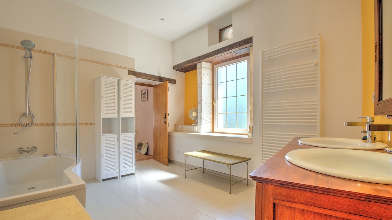 Photo of Bathroom in Bourdeilles