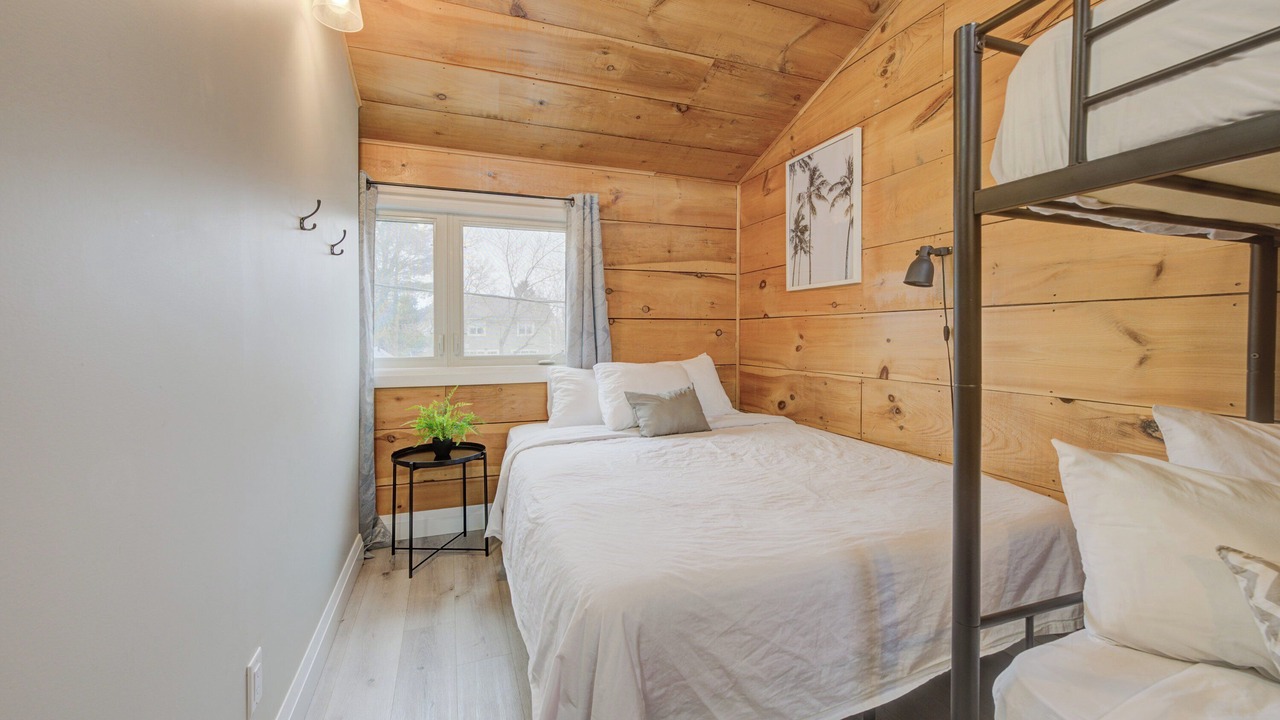Photo of Bedroom in Grand Bend