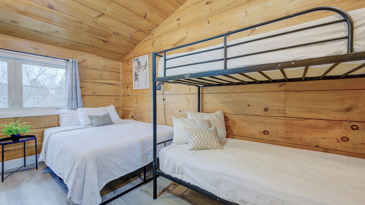 Photo of Bedroom in Grand Bend