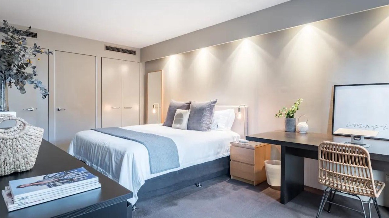 Photo of Others in Elizabeth Bay