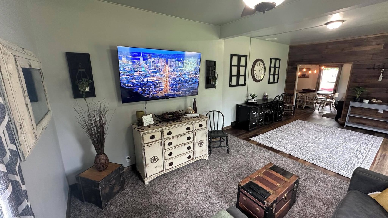 Photo of Livingroom in Long Pine