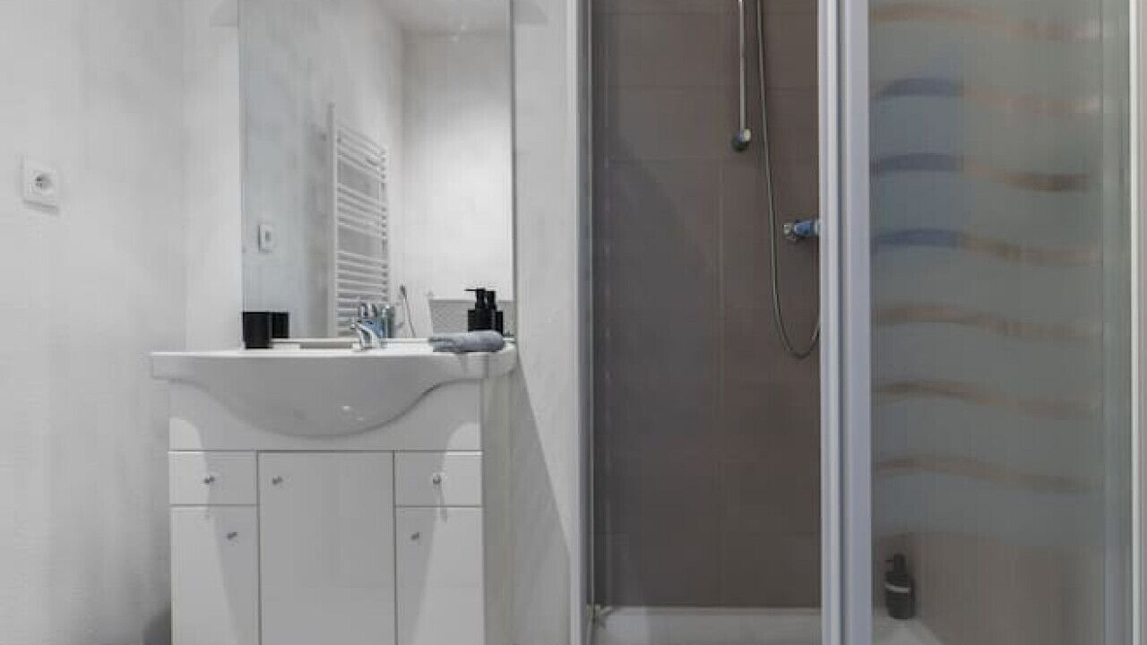 Photo of Bathroom in Cusset