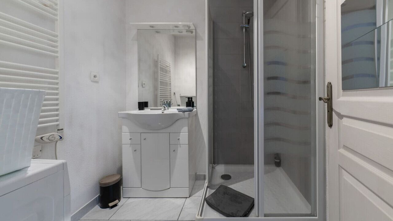 Photo of Bathroom in Cusset