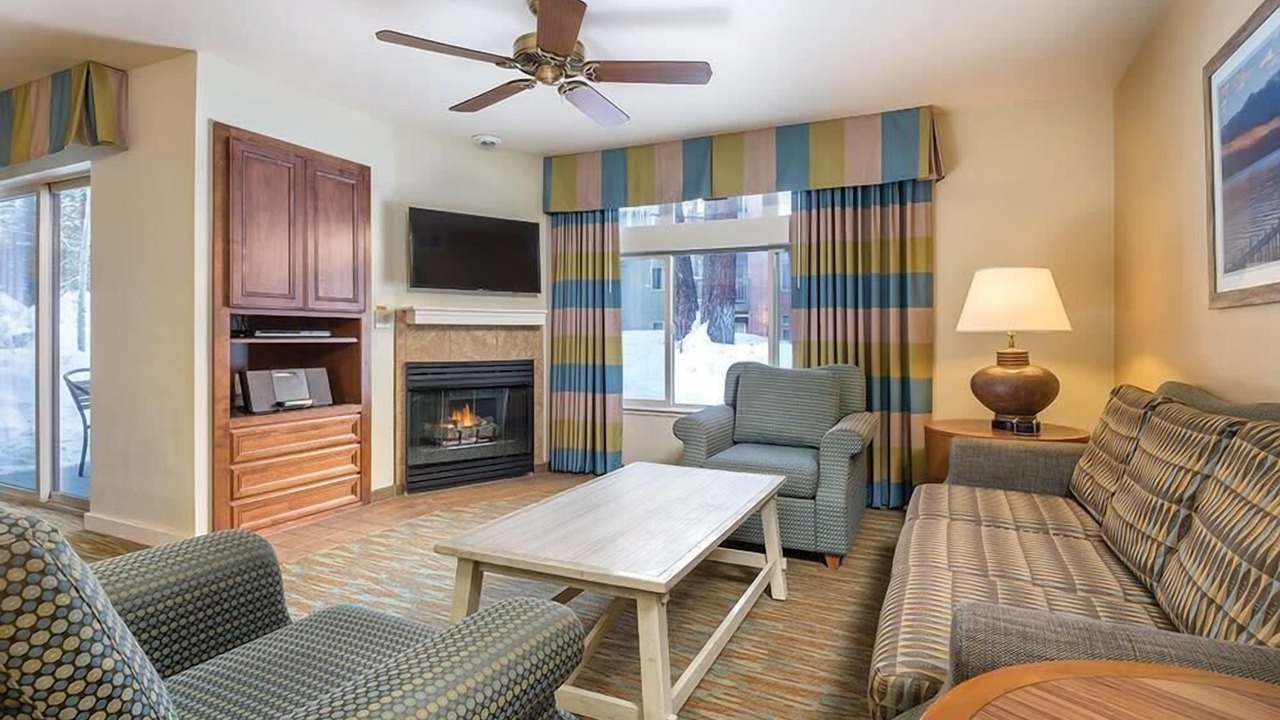 Photo of Livingroom in Round Hill Village