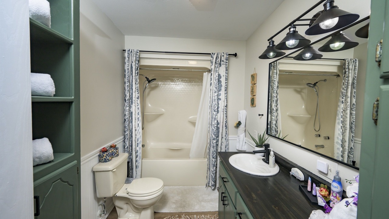 Photo of Bathroom in Broken Bow
