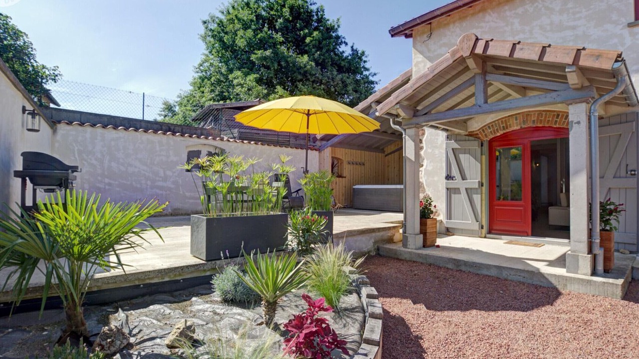 Photo of Patio Balcony in Notre-Dame-de-Boisset
