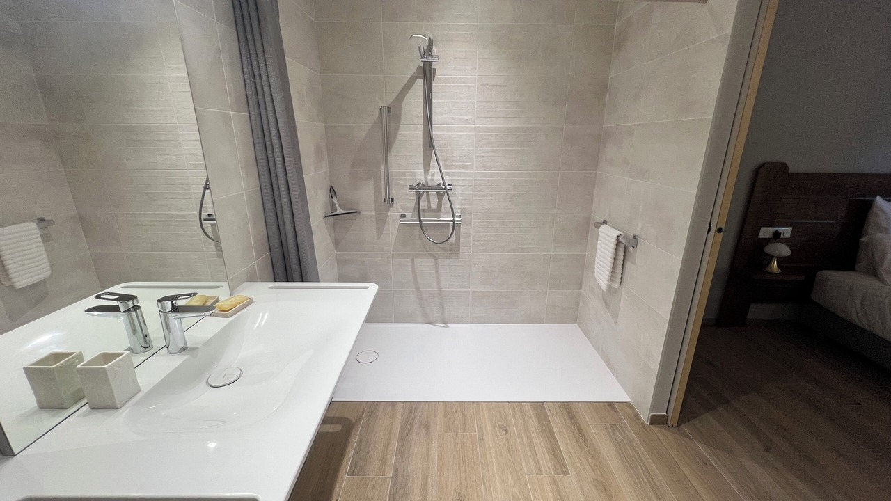 Photo of Bathroom in Neuille-Pont-Pierre