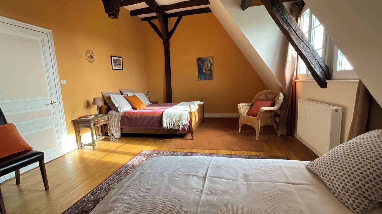 Photo of Bedroom in Genis