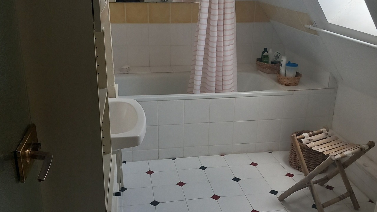 Photo of Bathroom in Genis