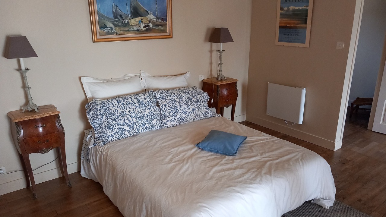 Photo of Bedroom in Genis