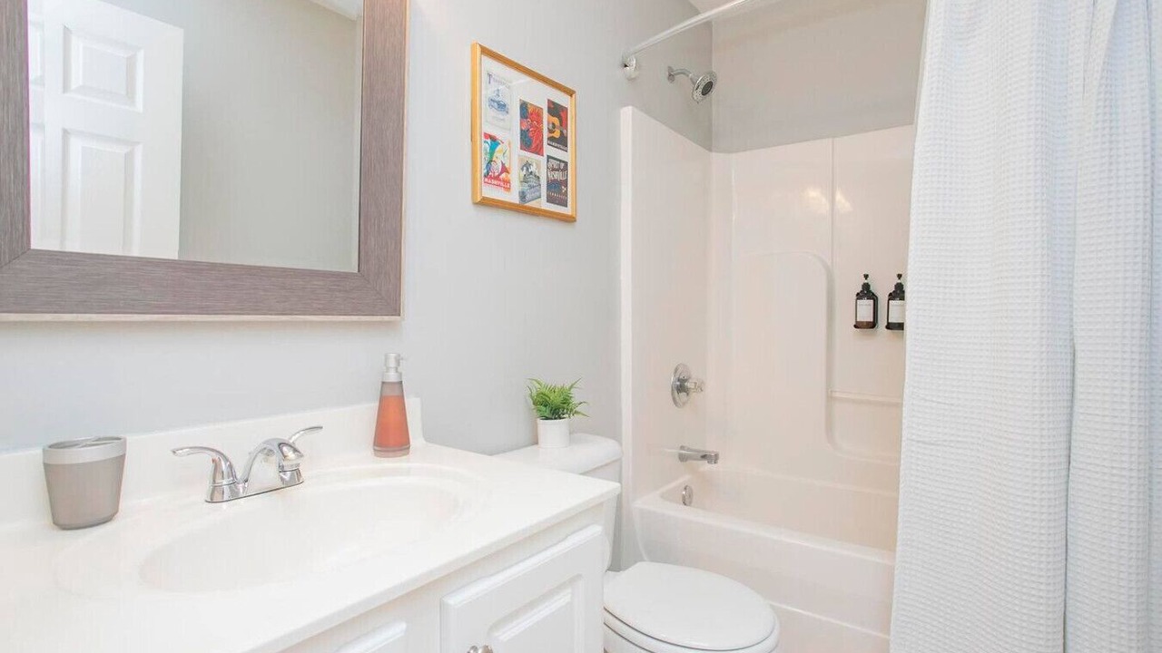 Photo of Bathroom in Shelby Hills