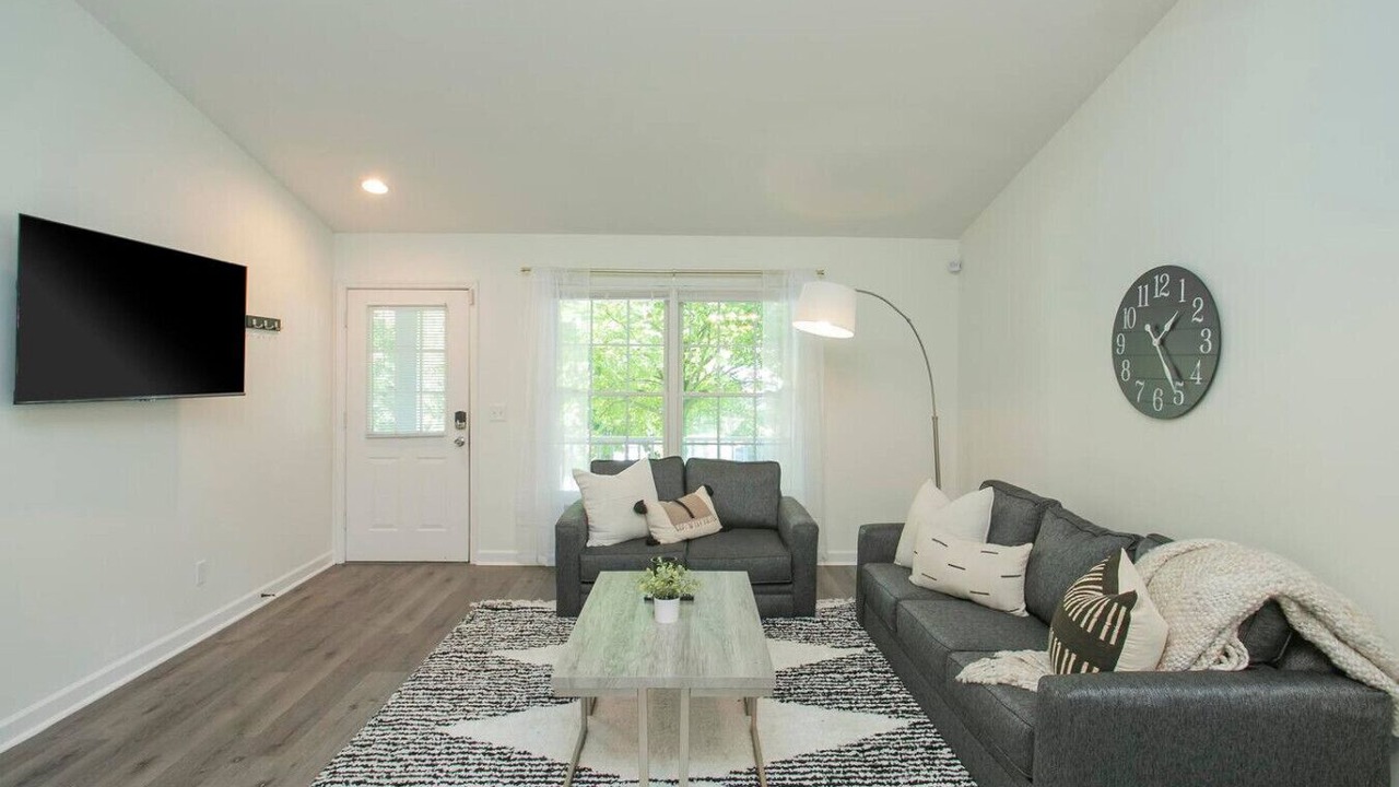 Photo of Livingroom in Shelby Hills