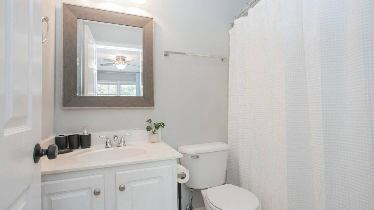 Photo of Bathroom in Shelby Hills