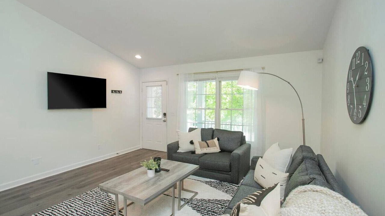 Photo of Livingroom in Shelby Hills