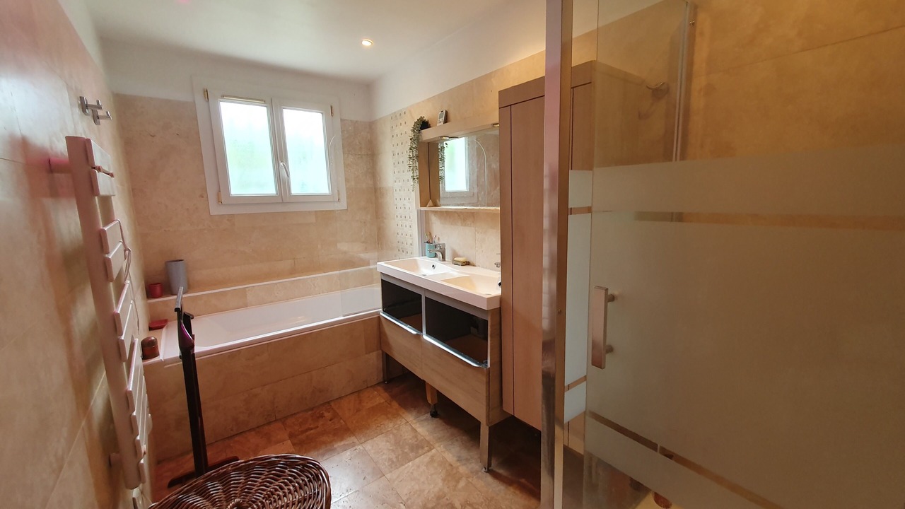 Photo of Bathroom in Saint-Jerome