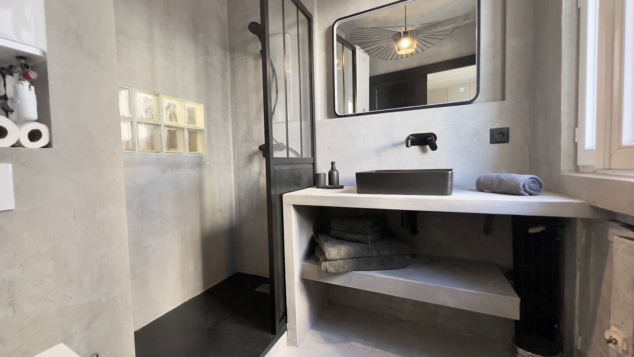 Photo of Bathroom in Quartier de la Salpetriere