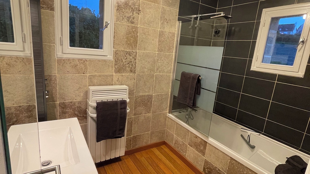 Photo of Bathroom in Loguivy