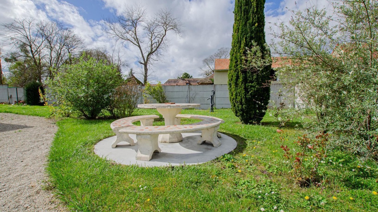 Photo of Outdoor in Chatres