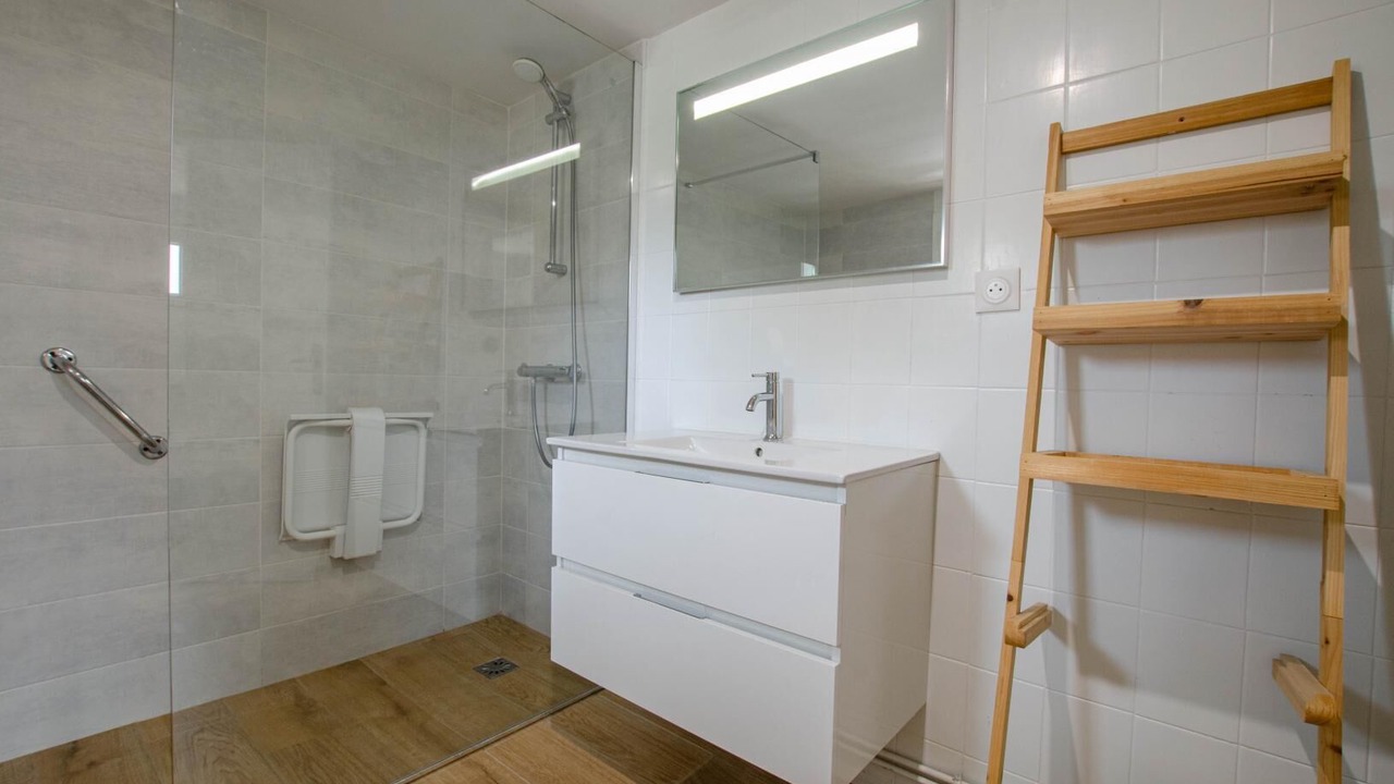 Photo of Bathroom in Maizieres-la-Grande-Paroisse