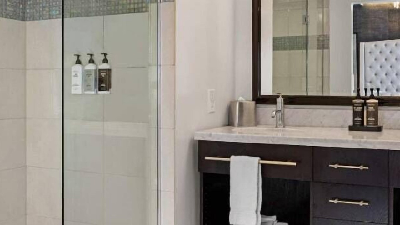 Photo of Bathroom in Lower Nob Hill