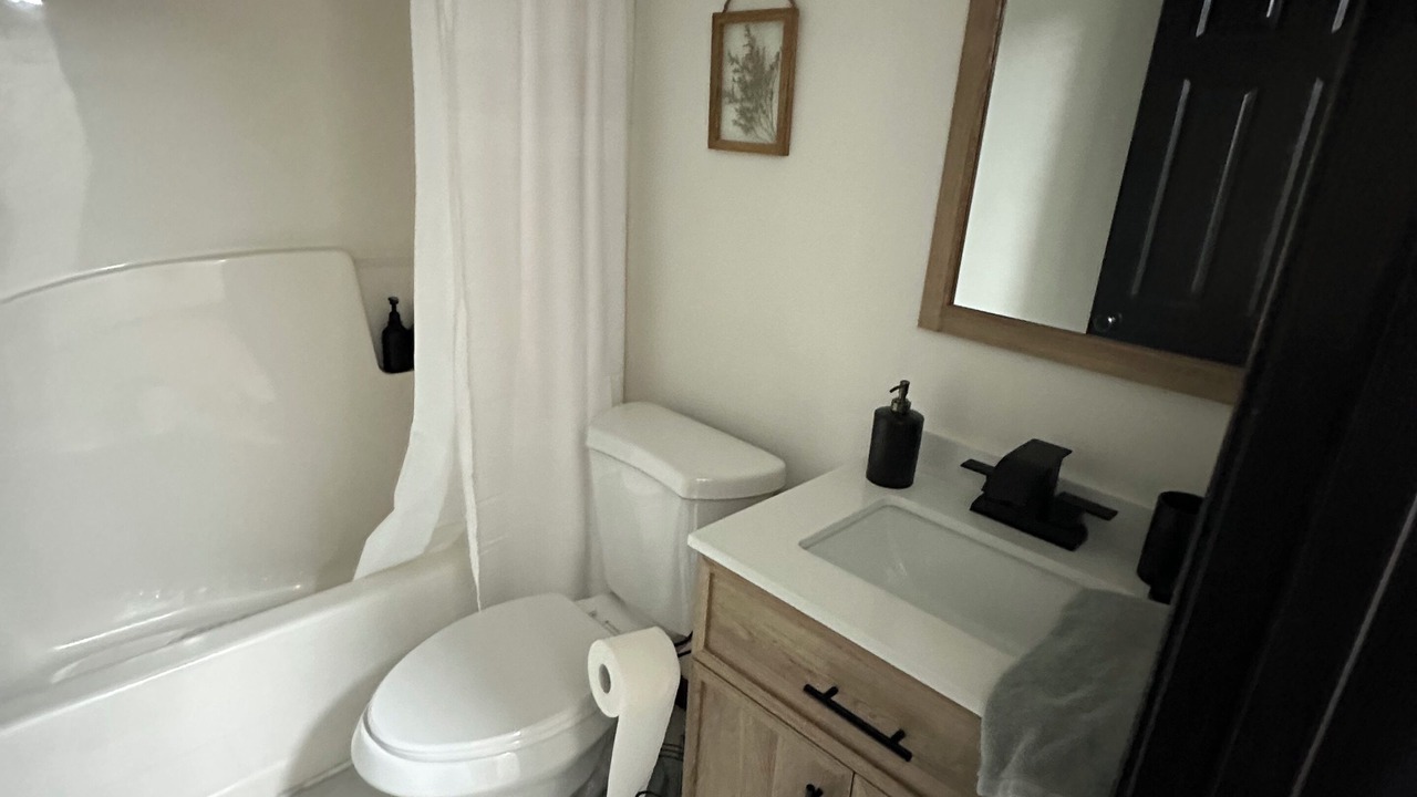 Photo of Bathroom in Adairsville