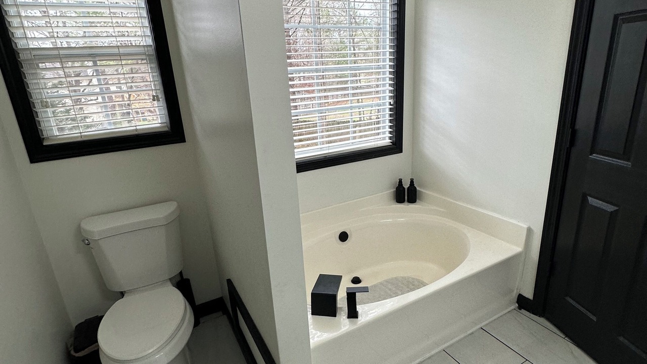 Photo of Bathroom in Adairsville