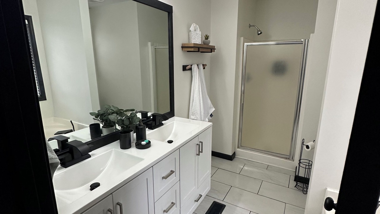 Photo of Bathroom in Adairsville