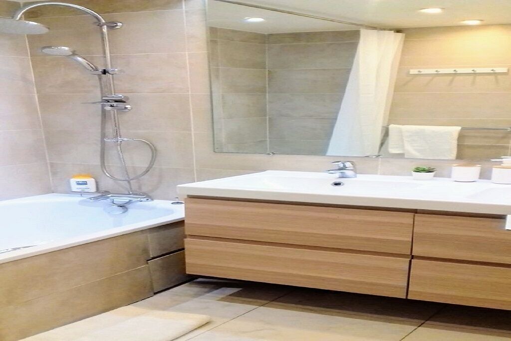Photo of Bathroom in Puteaux