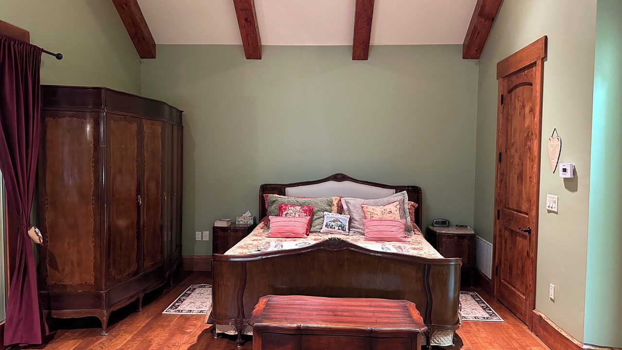 Photo of Bedroom in Glenville