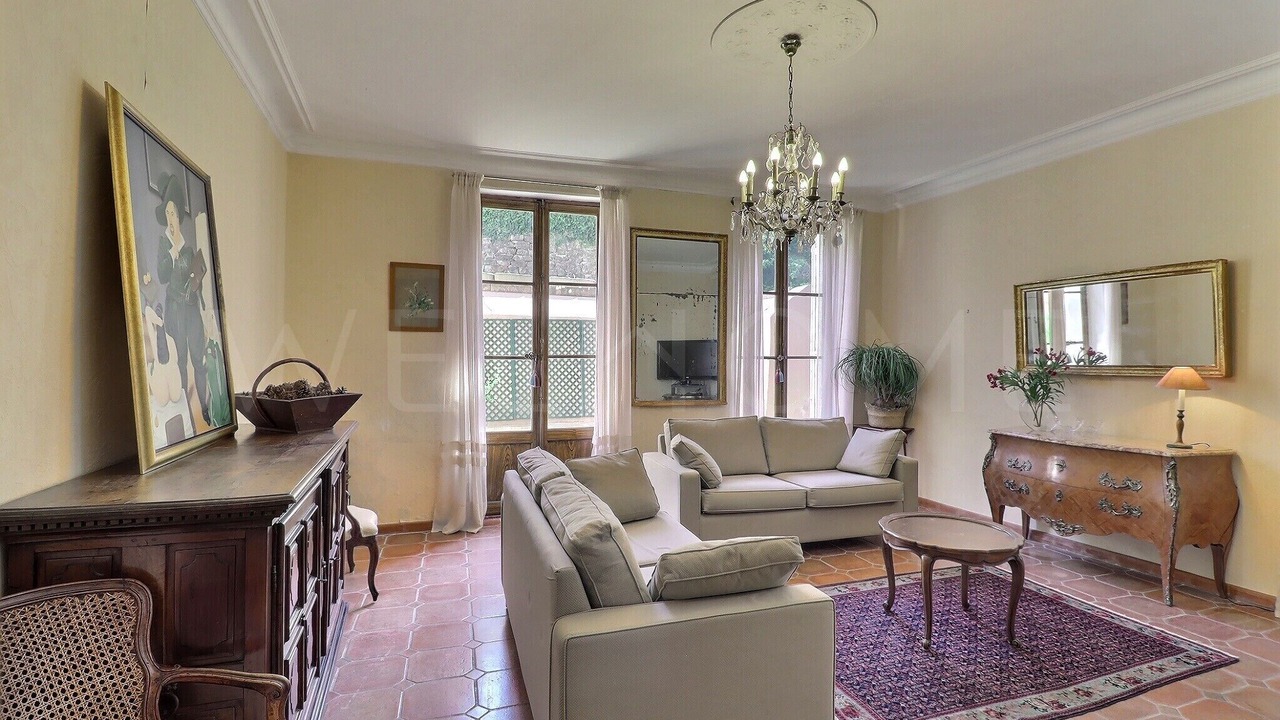 Photo of Livingroom in Apt