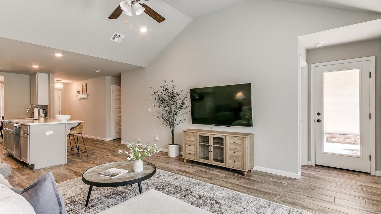 Photo of Livingroom in Broken Arrow