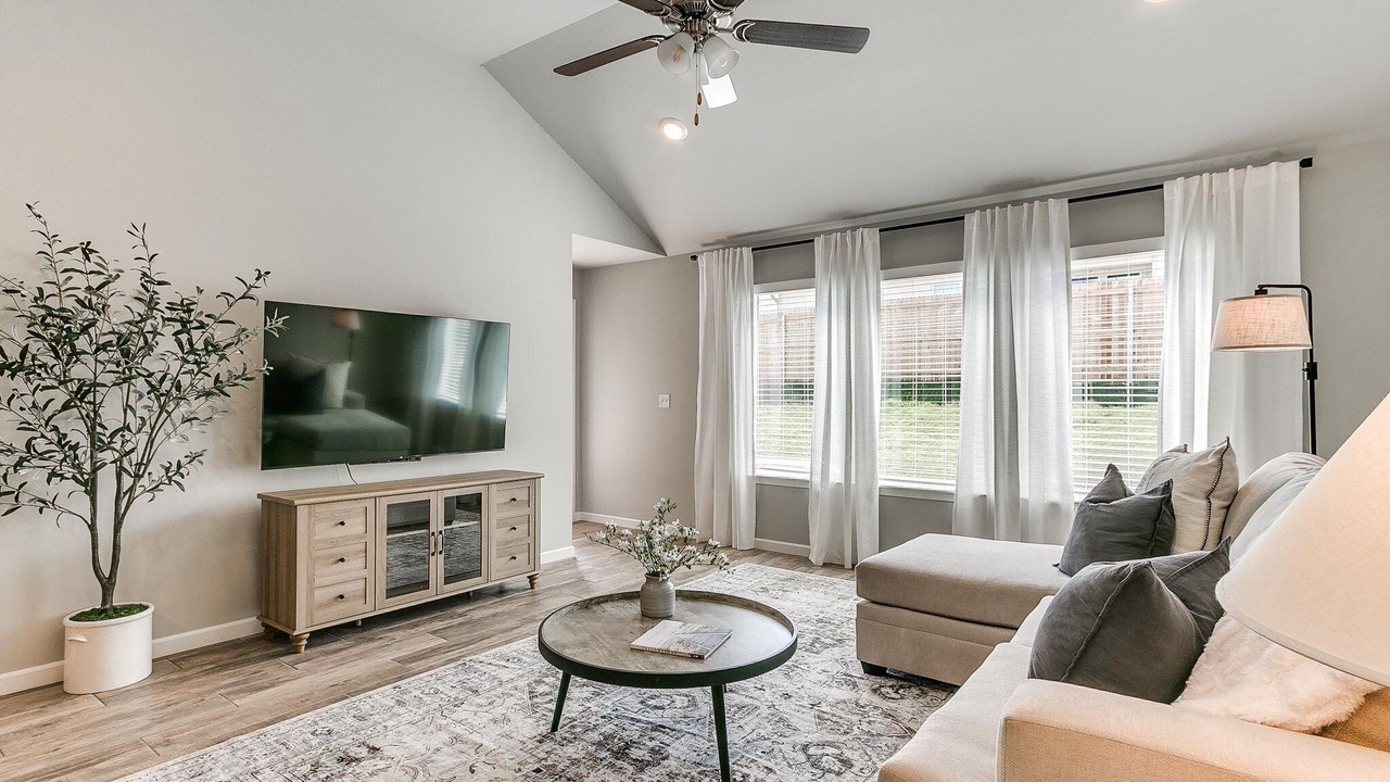 Photo of Livingroom in Broken Arrow