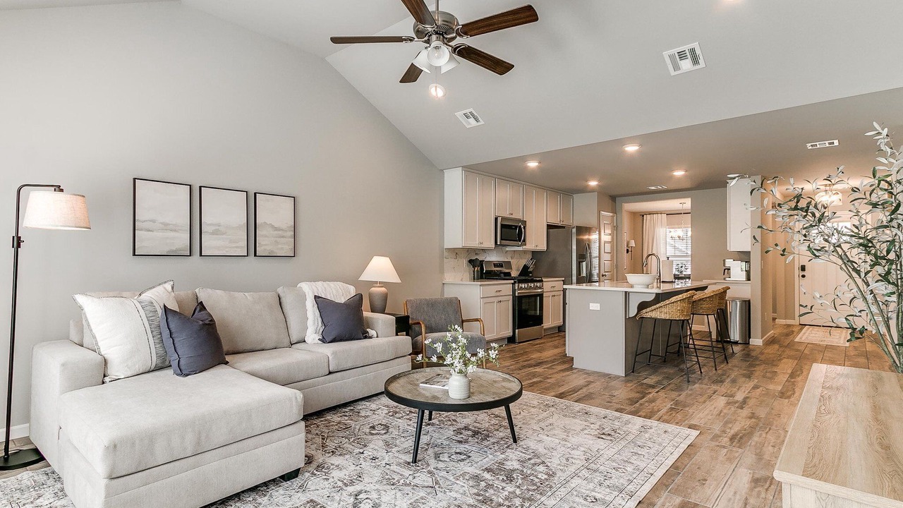 Photo of Livingroom in Broken Arrow