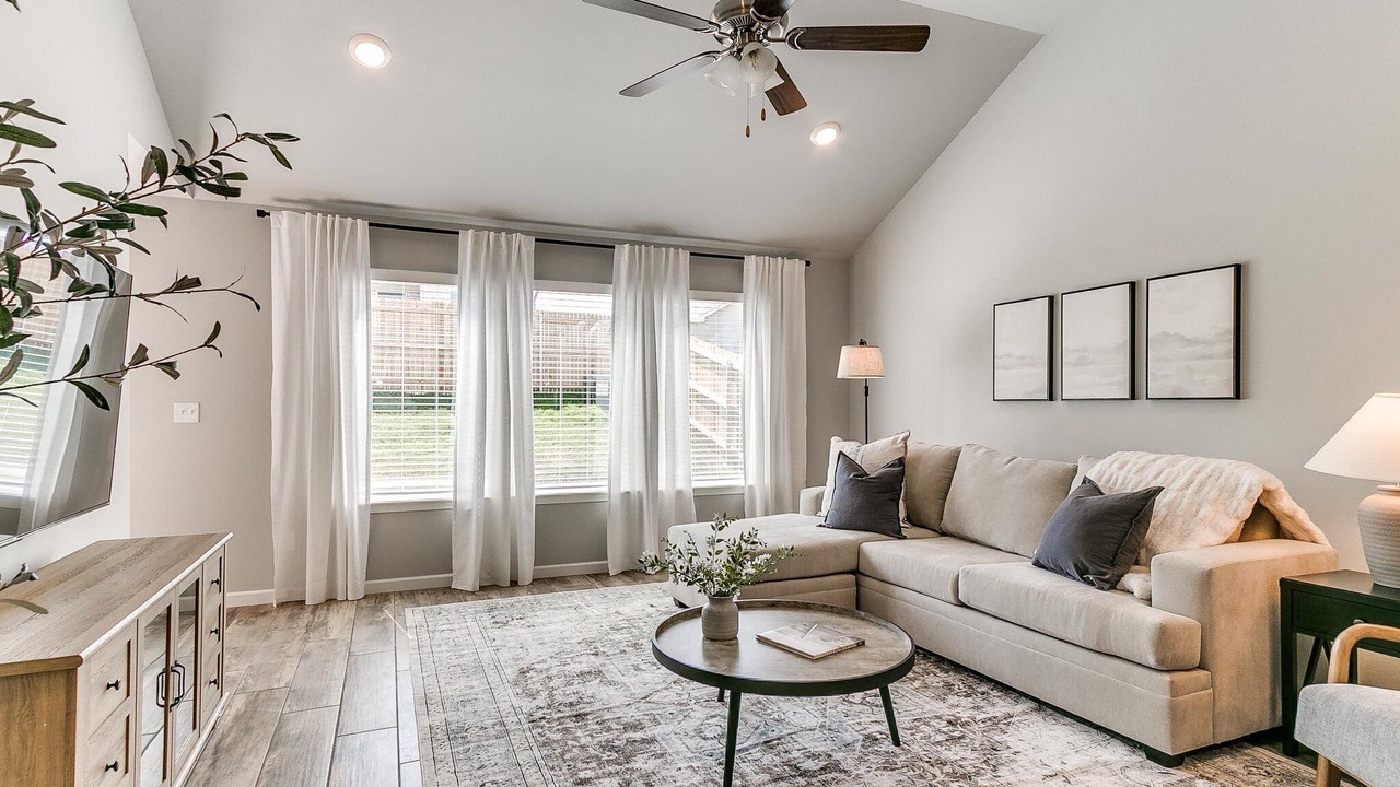 Photo of Livingroom in Broken Arrow
