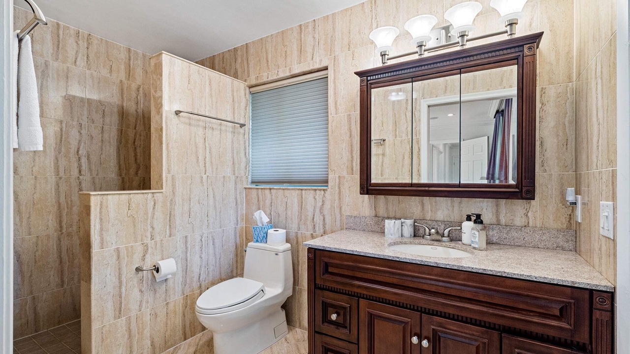 Photo of Bathroom in Imperial Point