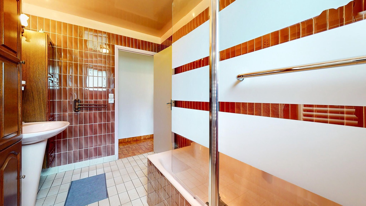 Photo of Bathroom in Fontenay
