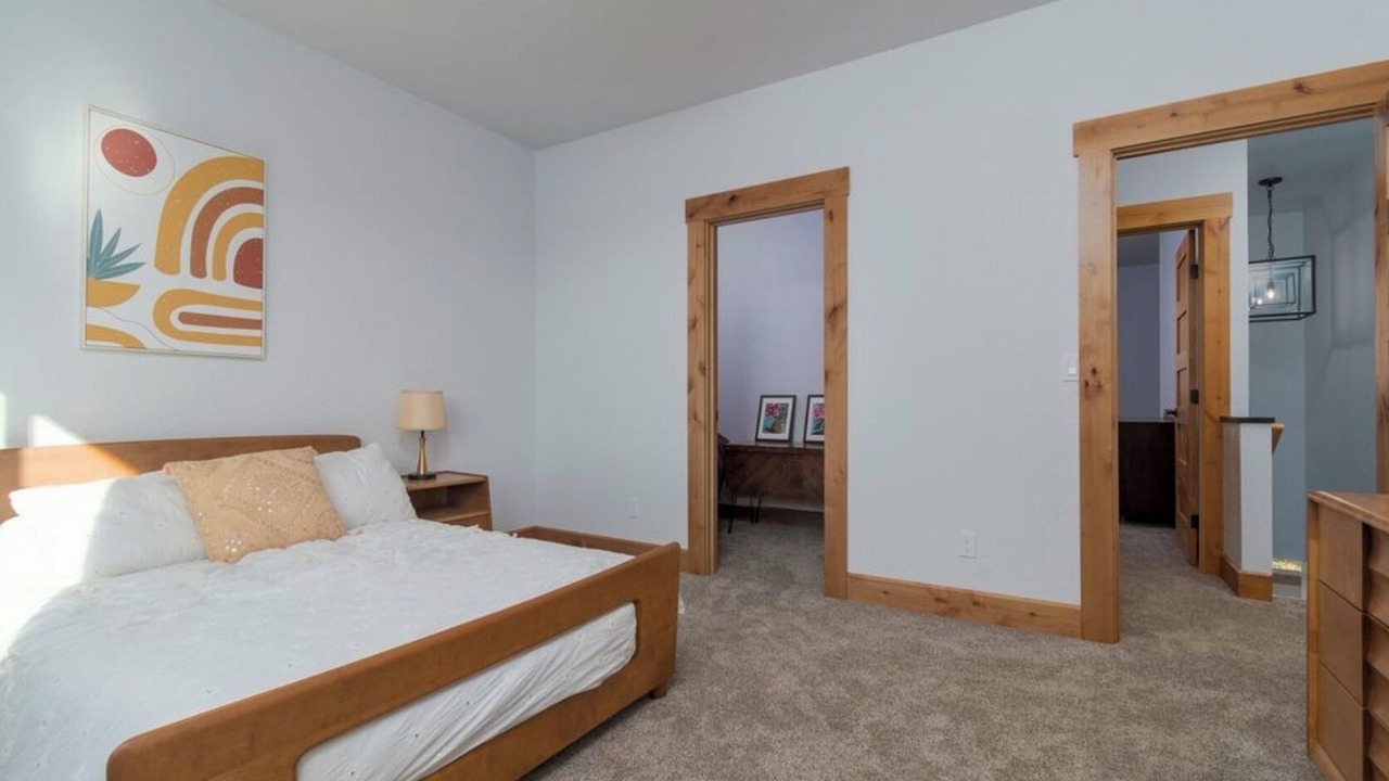 Photo of Bedroom in Cascadia
