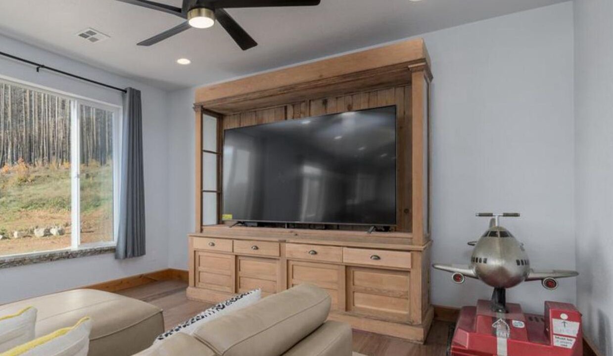 Photo of Livingroom in Cascadia