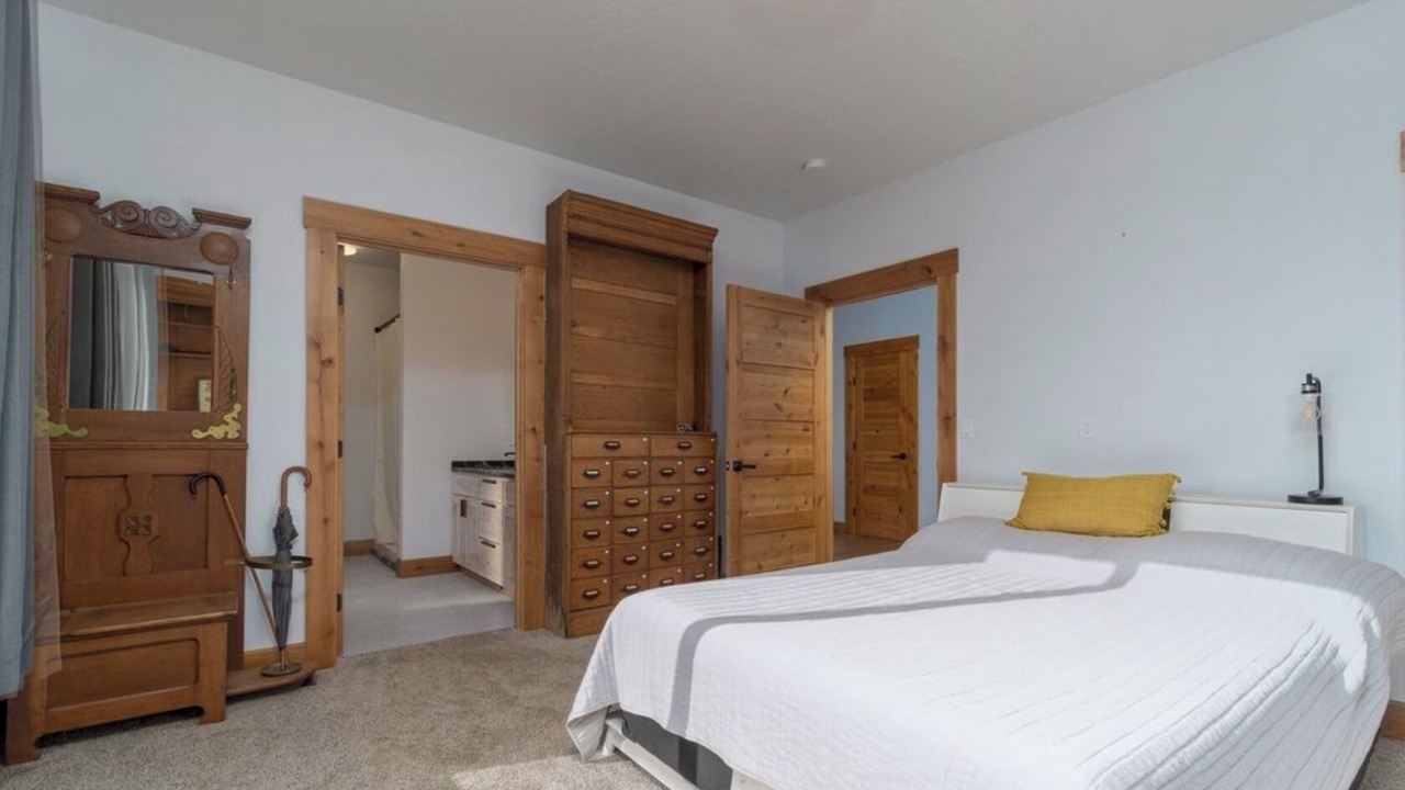 Photo of Bedroom in Cascadia