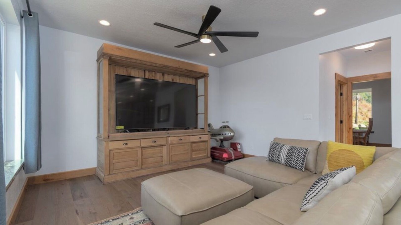 Photo of Livingroom in Cascadia