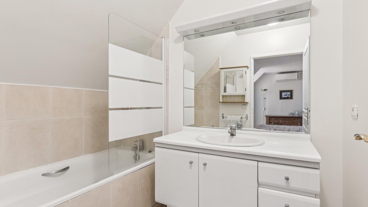 Photo of Bathroom in Saint-Lambert
