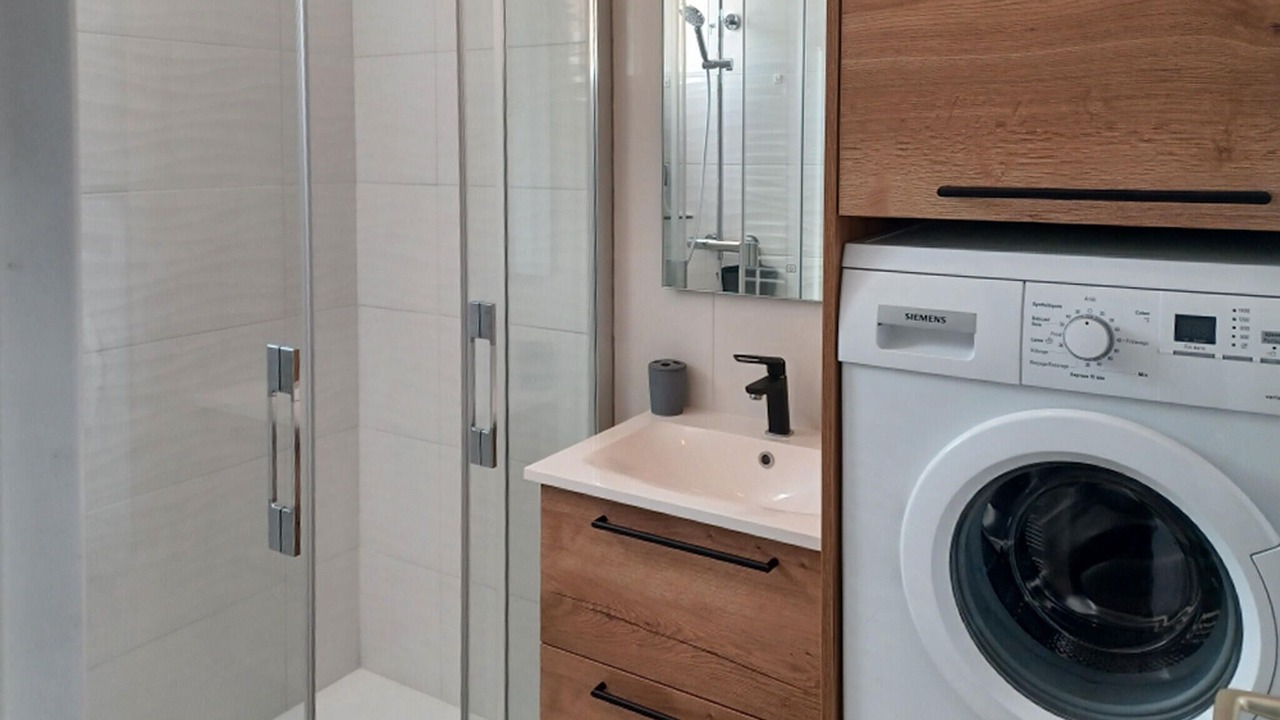 Photo of Bathroom in Lessay