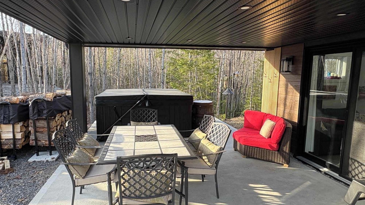 Photo of Outdoor in Adstock