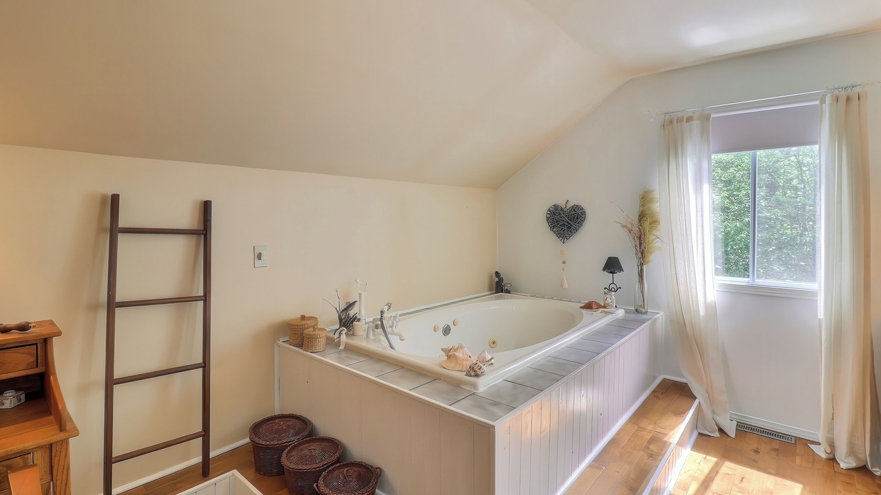 Photo of Bathroom in Les Pays-d'en-Haut Regional County Municipality