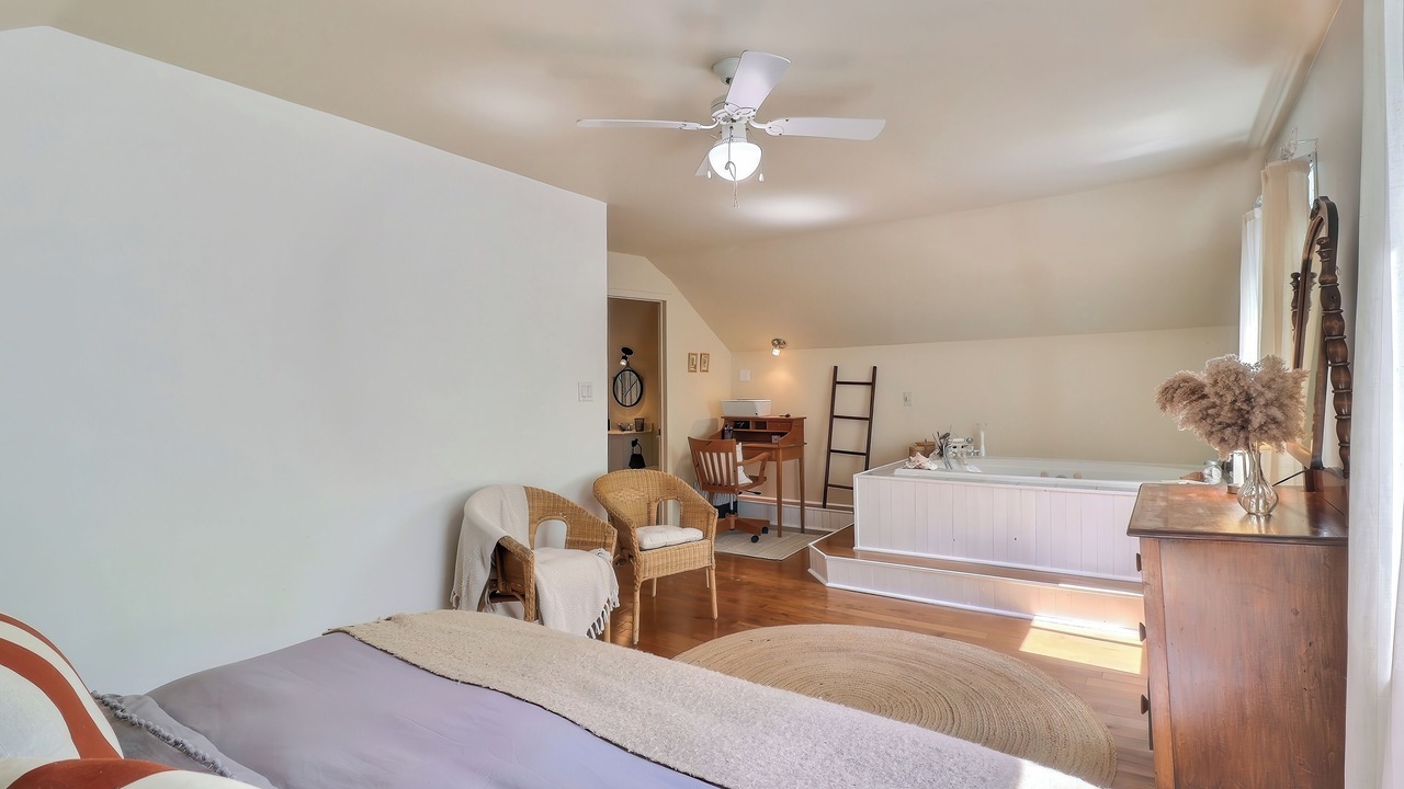 Photo of Bedroom in Les Pays-d'en-Haut Regional County Municipality