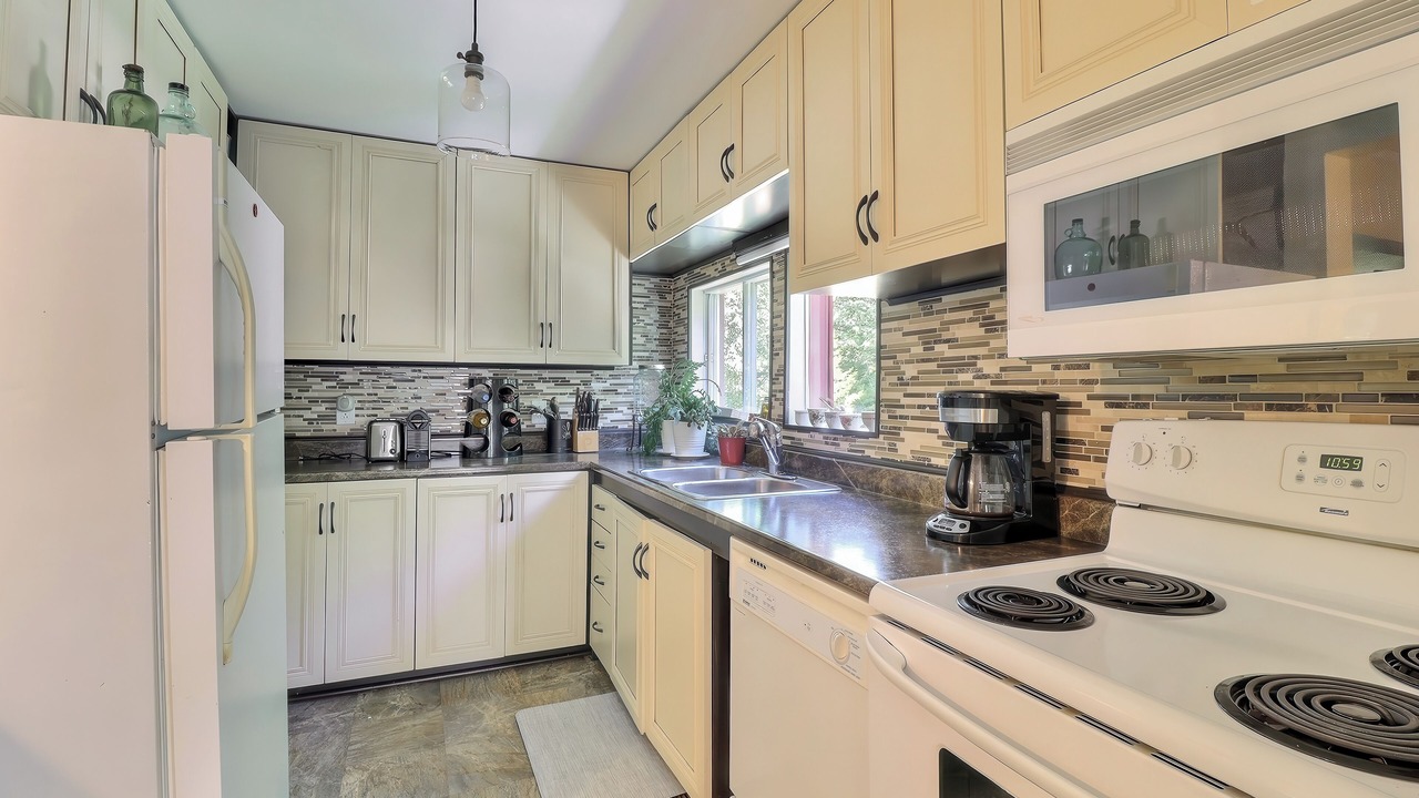 Photo of Kitchen in Les Pays-d'en-Haut Regional County Municipality