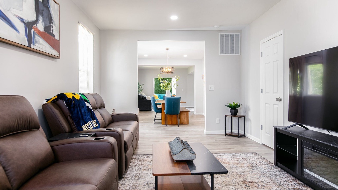 Photo of Livingroom in Near Northwest